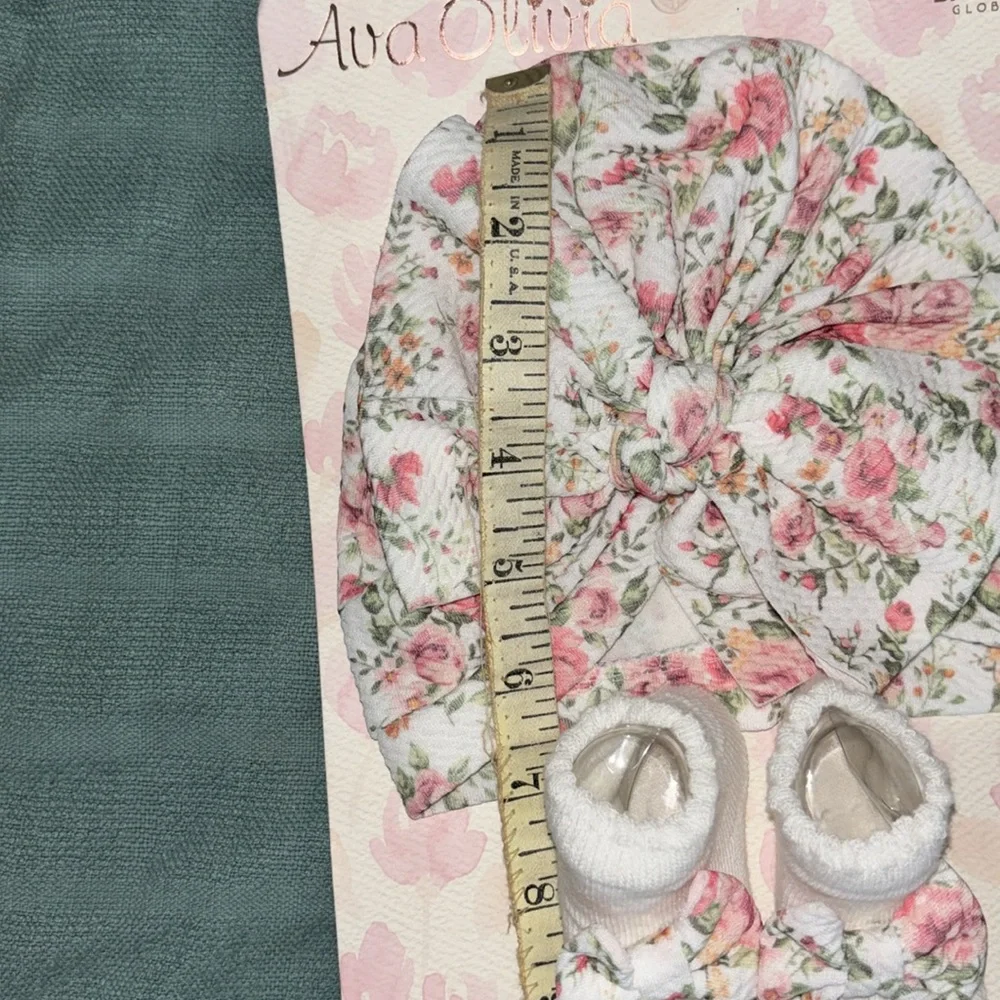 Ava Olivia Danbar Global newborn hat bow with matching booties for baby girl